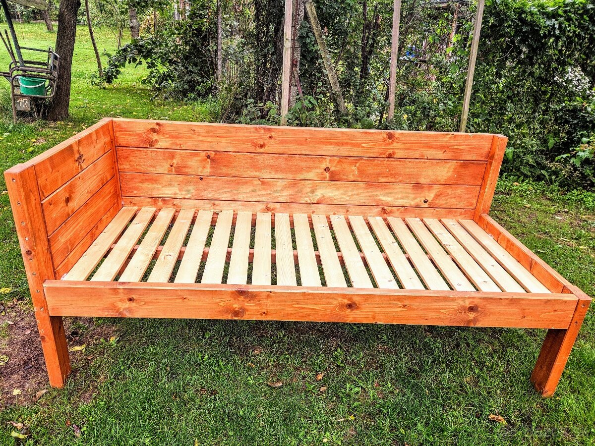 Drevená posteľ - 2