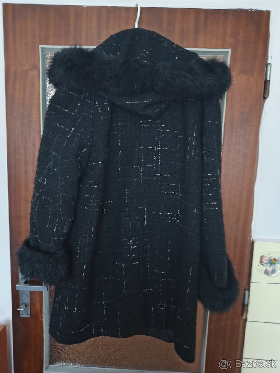 damsky zimny kabat s kapucnou a kozusinou. - 2