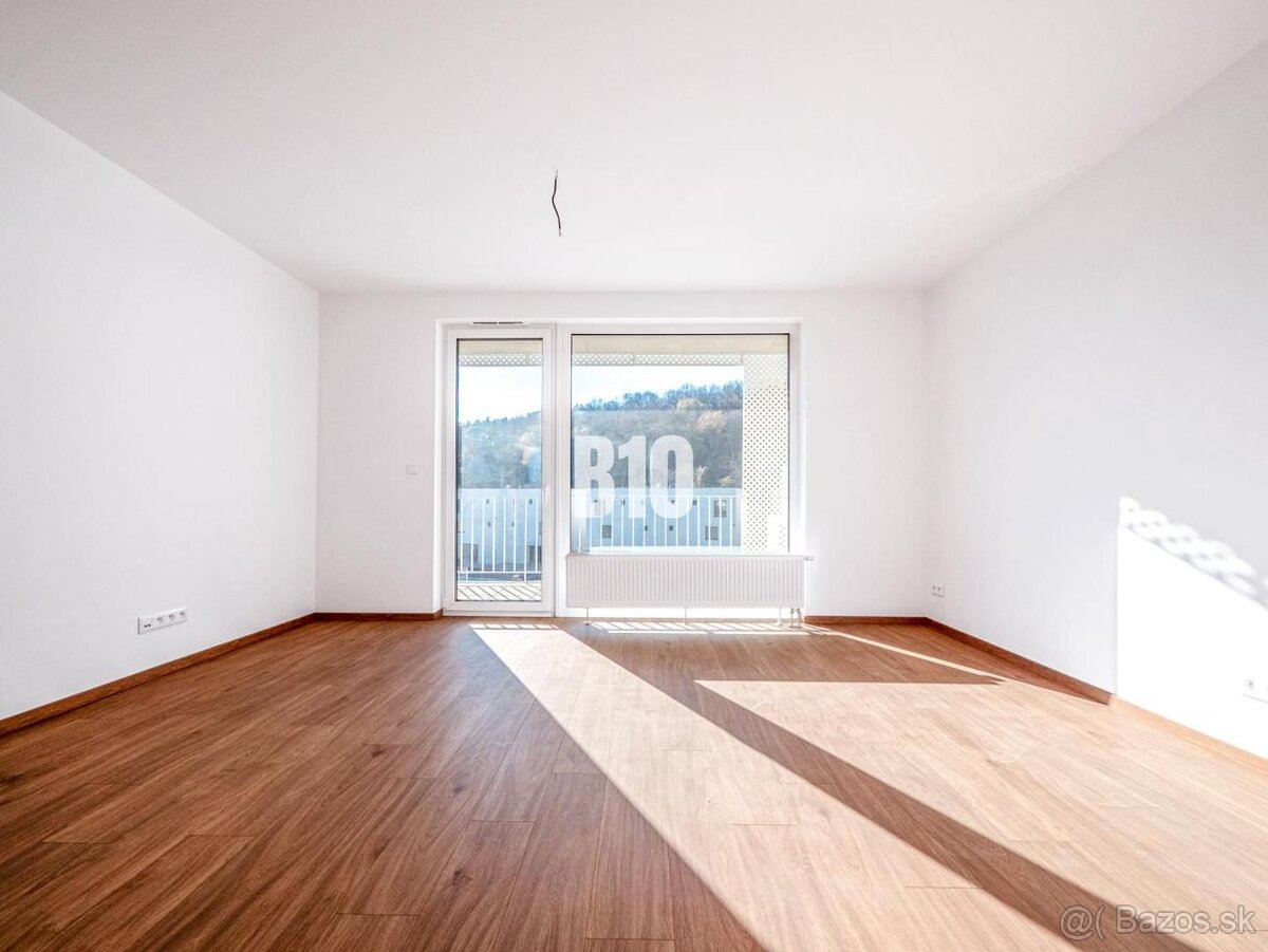 PRESVETLENÝ 2 IZBOVÝ BYT V NOVOSTAVBE S GARÁŽOVÝM PARKINGOM - 2