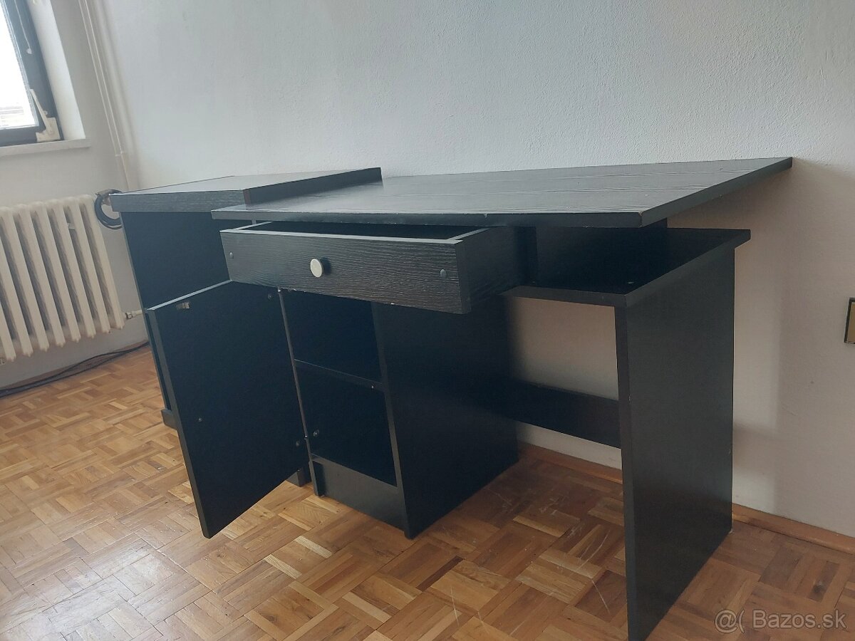 Predám písaci stôl, aj doveziem. - 2