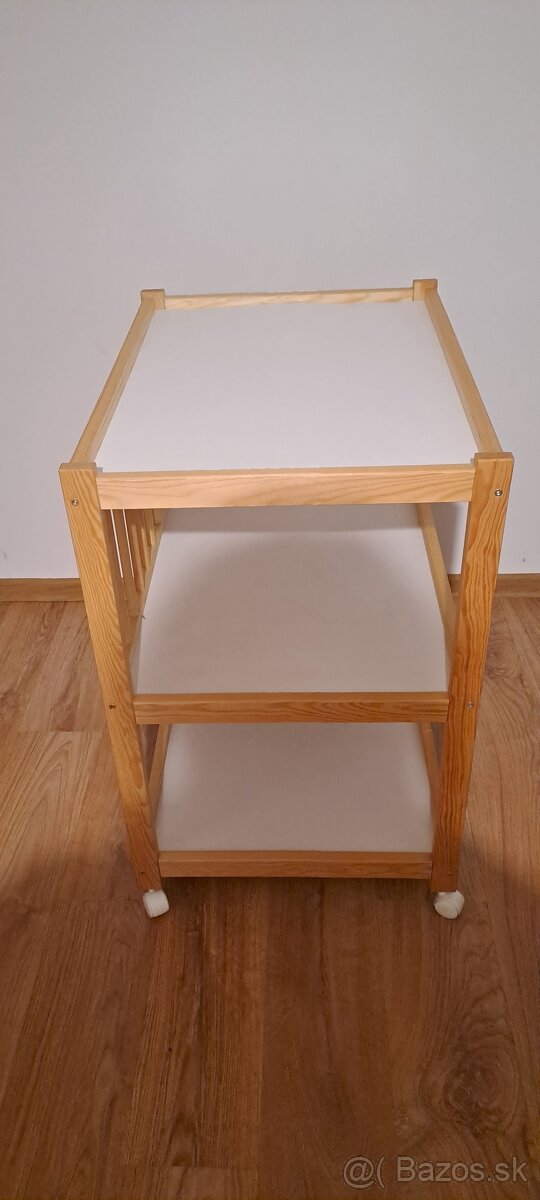 Prebaľovací pult - 2