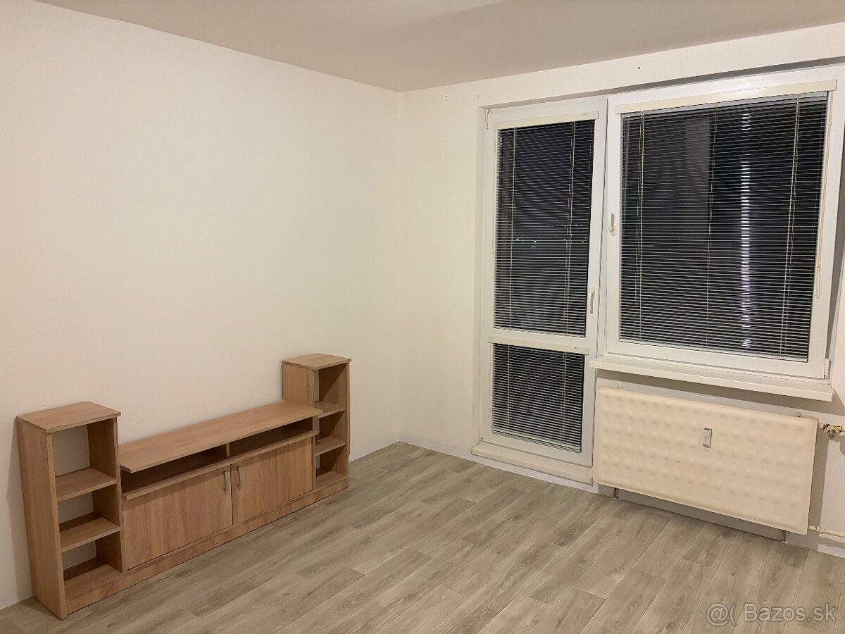 Garsonka s balkonom + pivnica - 2