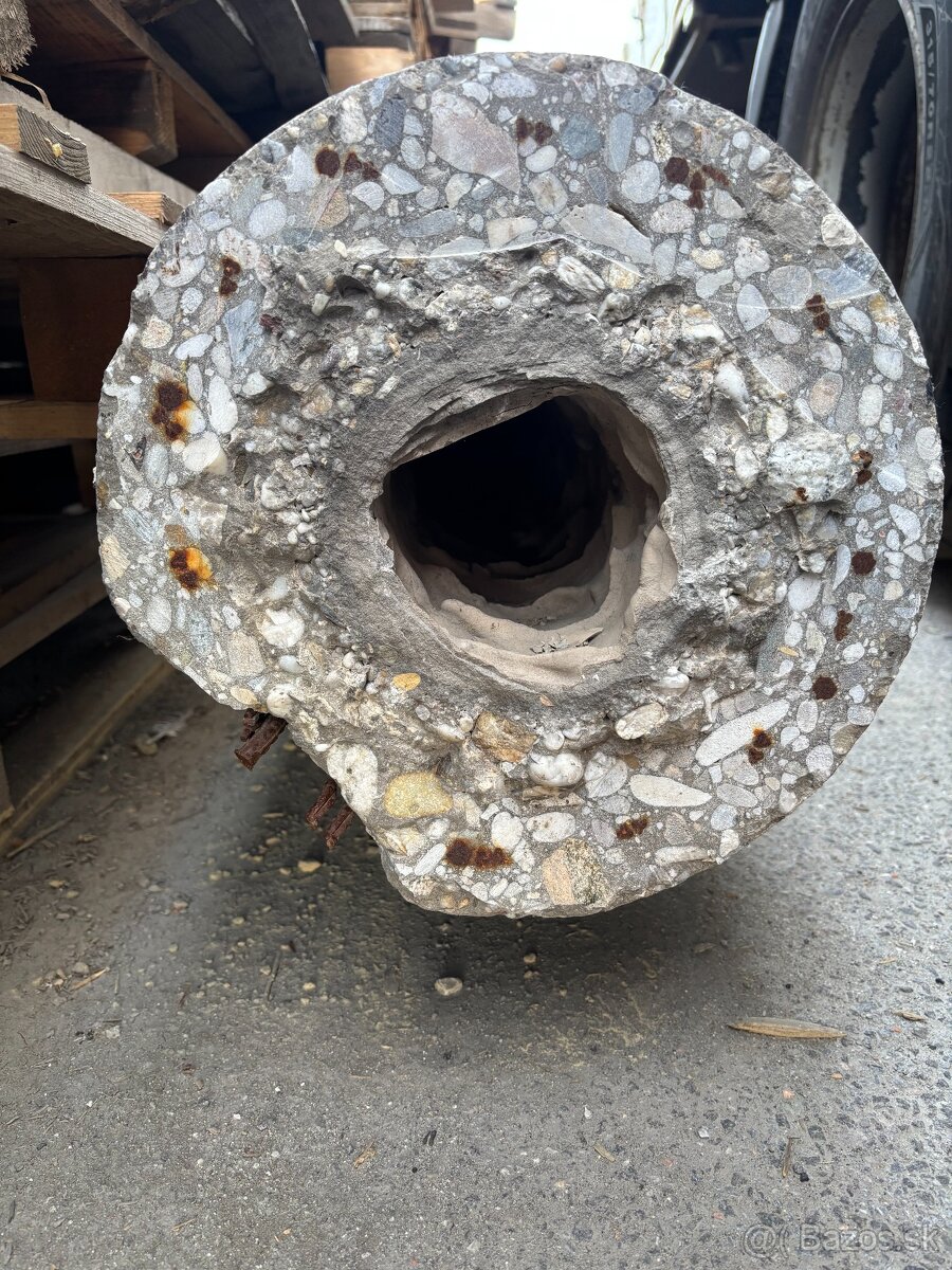 betonovy elektricky stlp - 2