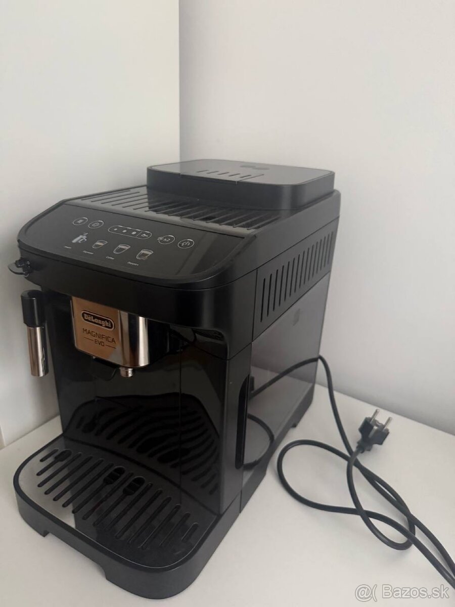 Plneautomaticky kávovar DeLonghi Magnifica Evo - 2