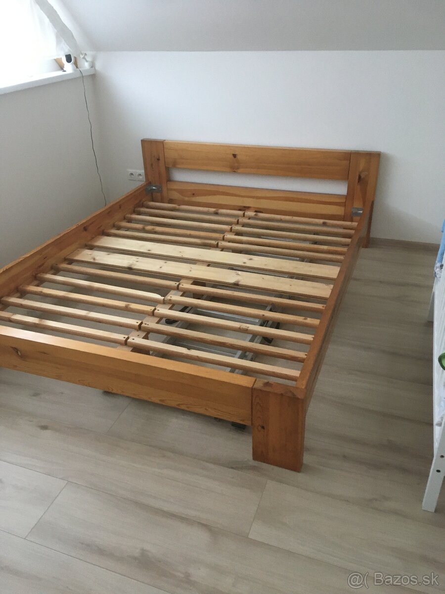 Masívna posteľ z borovice - 2