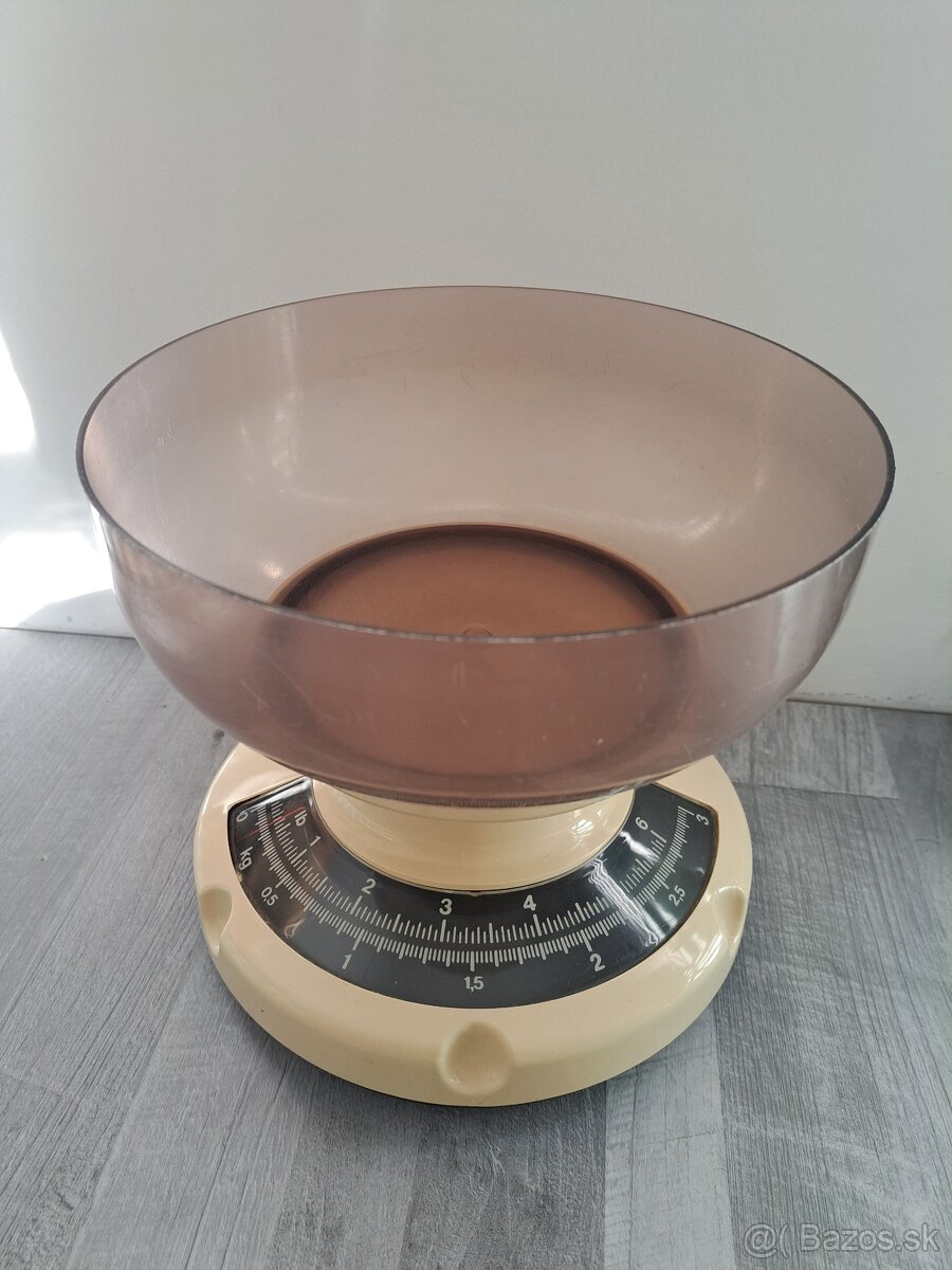 Retro váha,miska,šalátová miska,ostrič,prepichovač vajíčok - 2