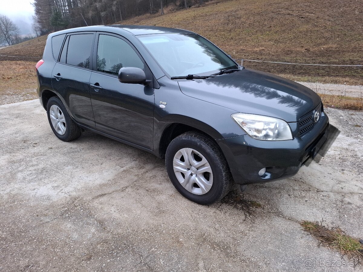 Toyota rav4 2,2 100kw - 2