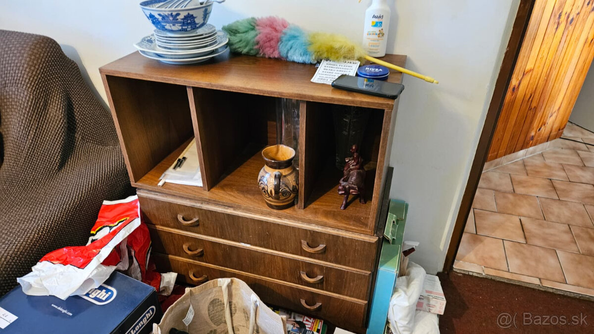 Darujem za odvoz obyvaciu stenu - 2