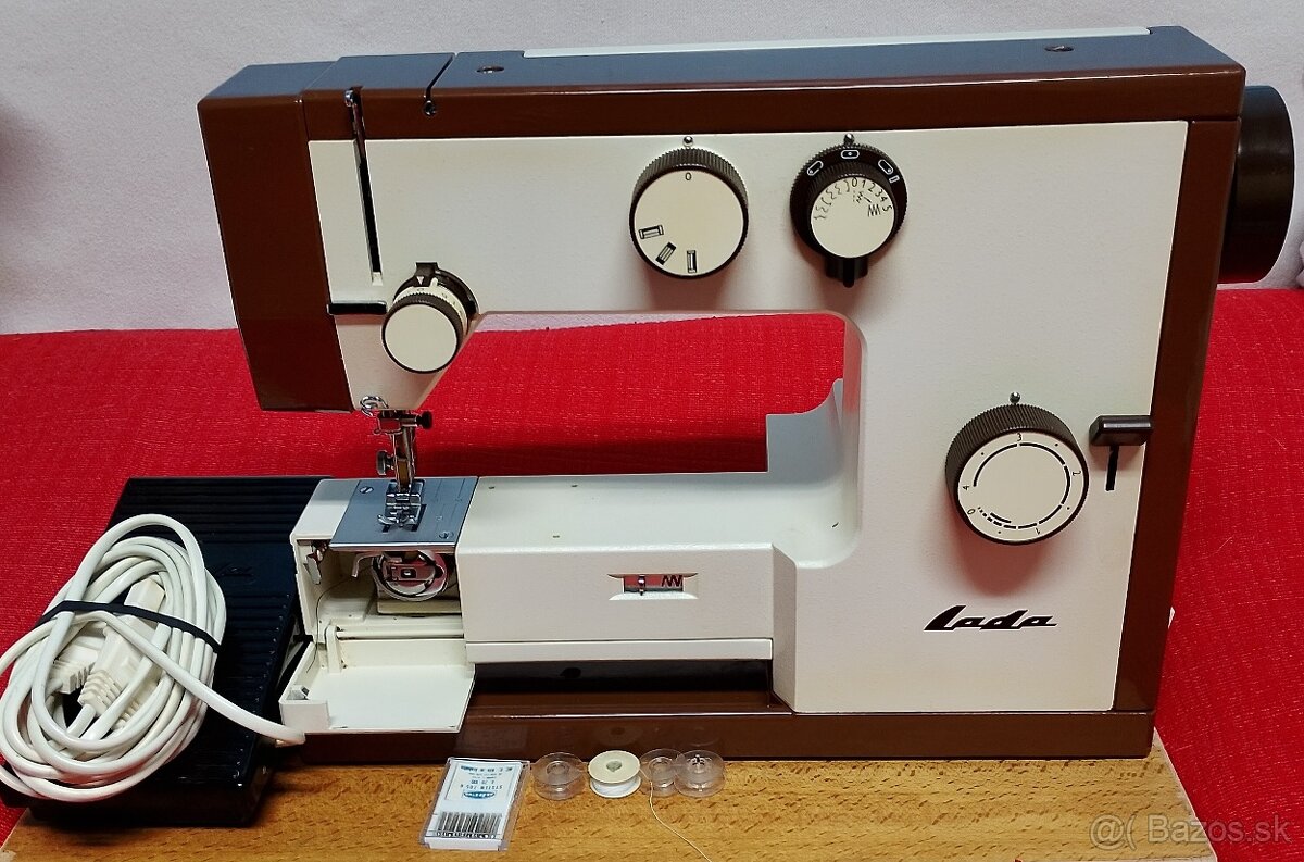 Šijací stroj LADA a VICTORIA. - 2