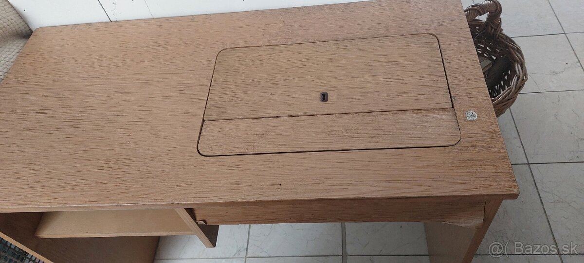 Predám šijací stroj + stôl - 2