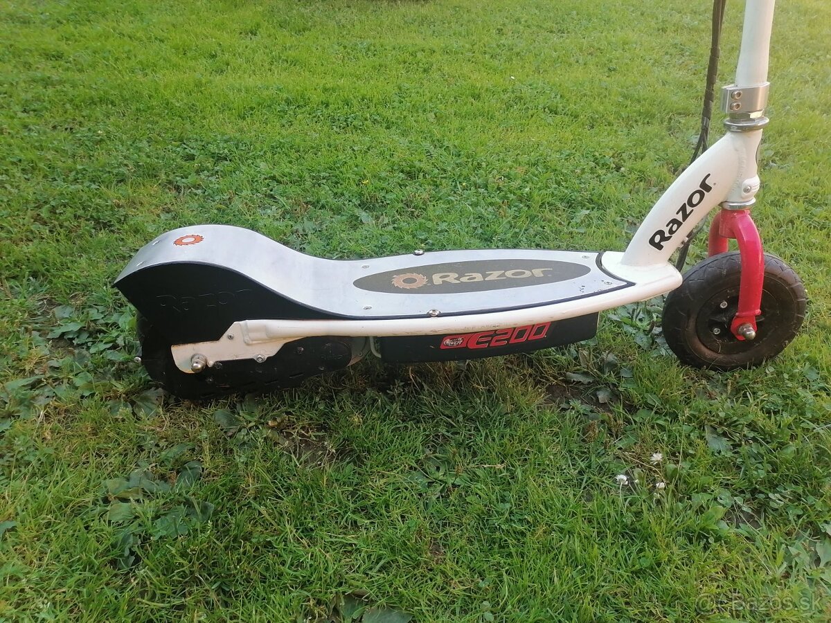 Elektrická kolobežka razor - 2