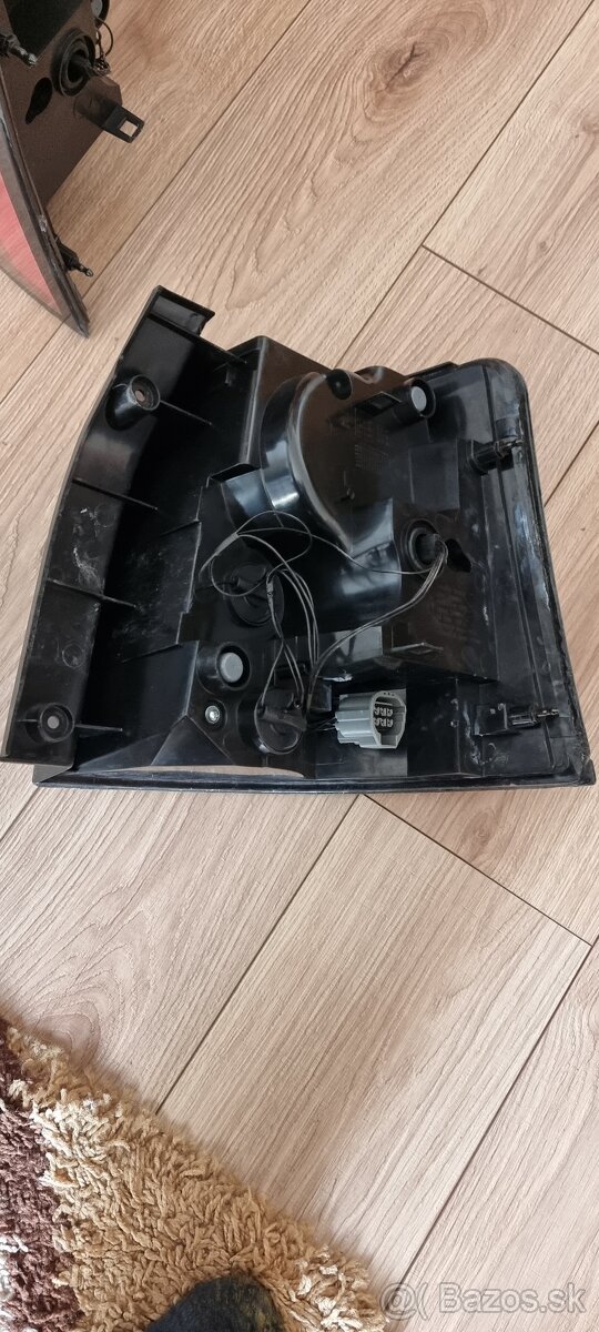 Zadne svetlá range rover sport l320 - 2