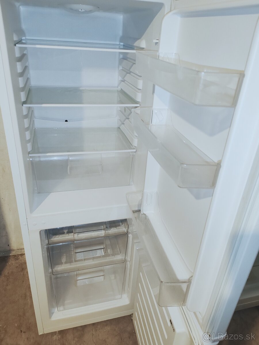 Predám chladničku Candy 143cm - 2