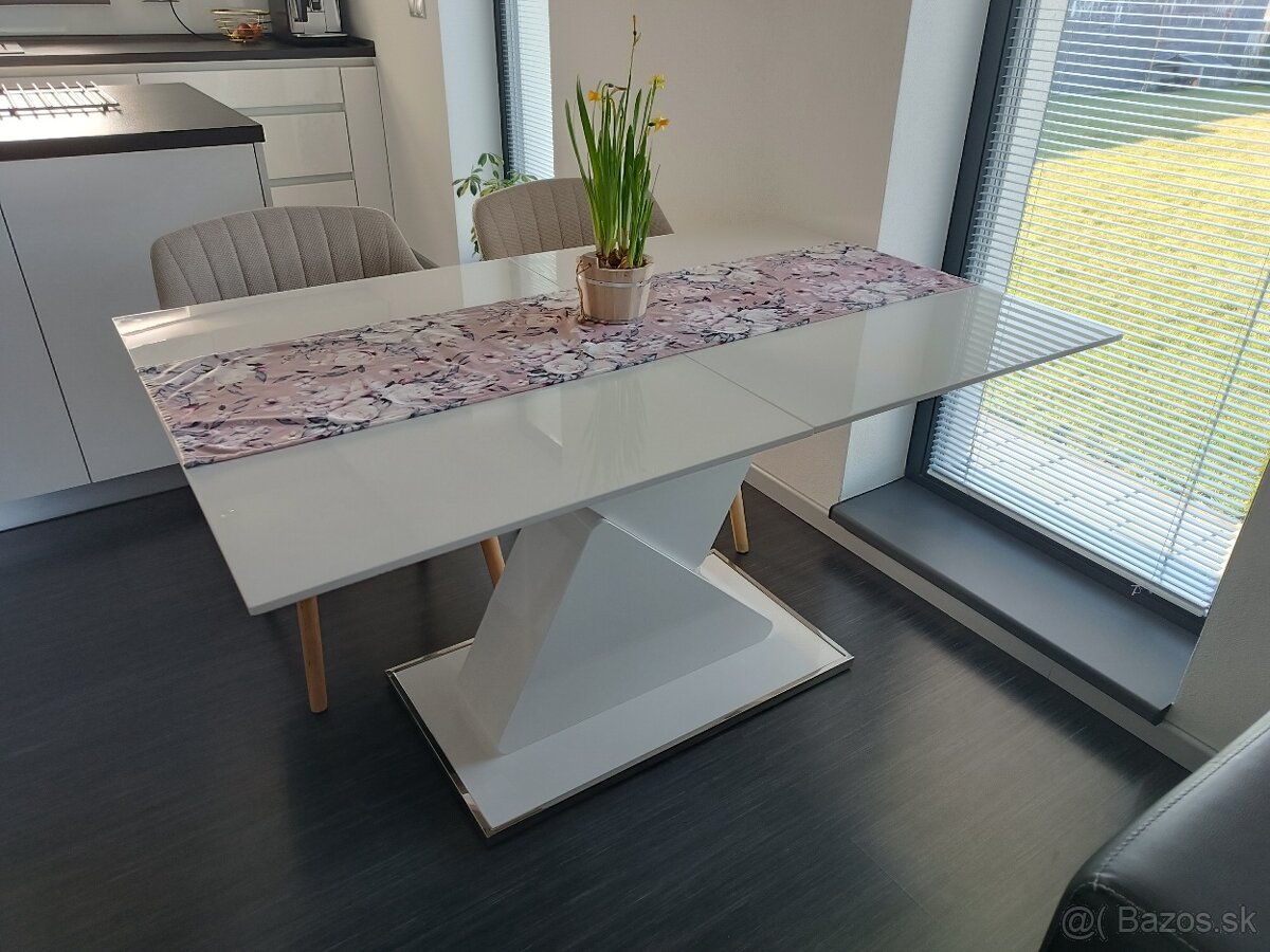 Jedálenský stôl - 2