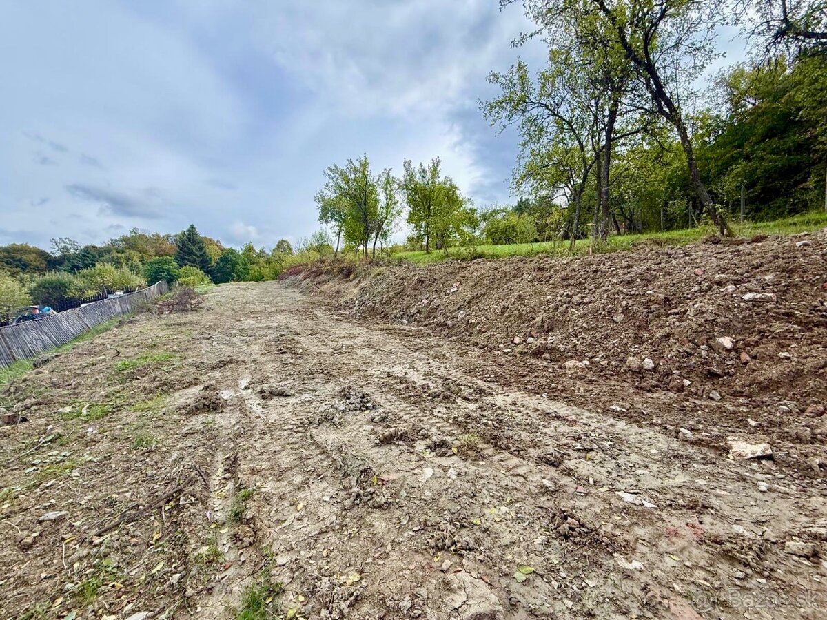 SLNEČNÝ STAVEBNÝ POZEMOK V DOLNEJ MARIKOVEJ - - 2