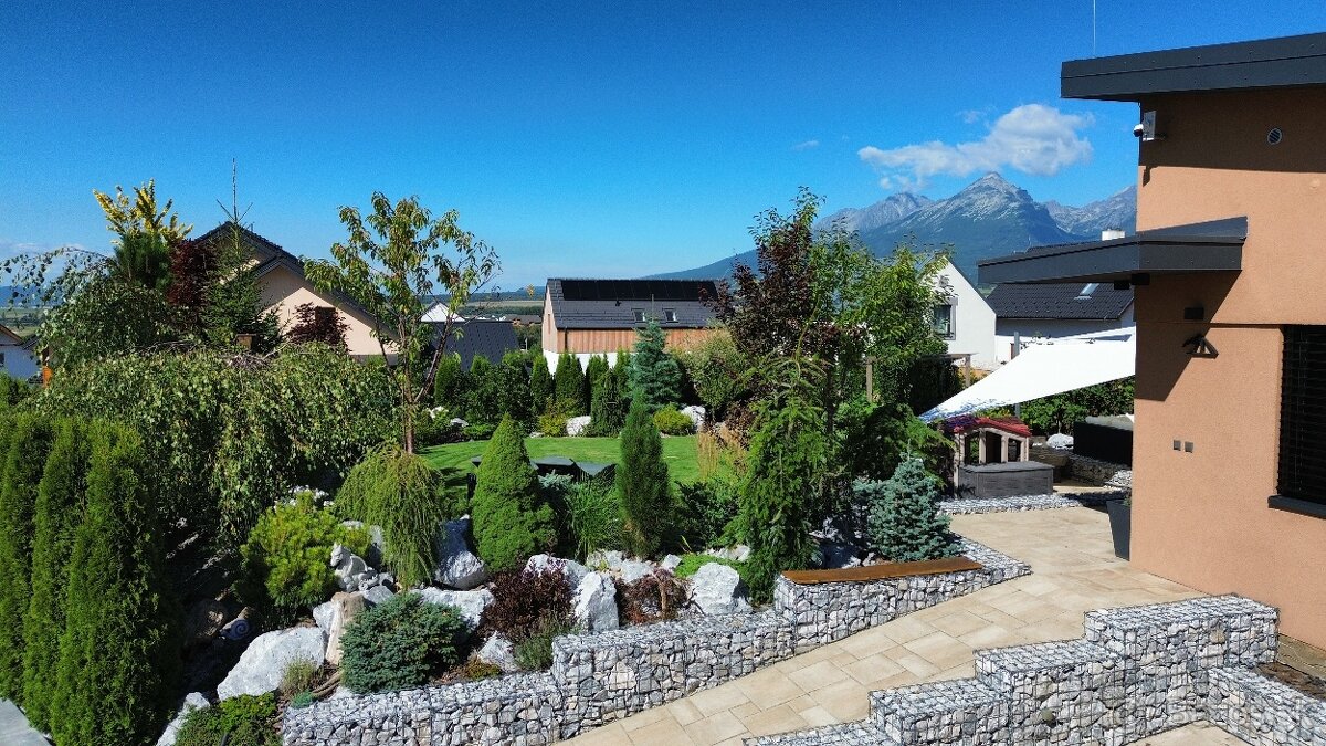 NADŠTANDARDNÝ RODINNÝ DOM - 2