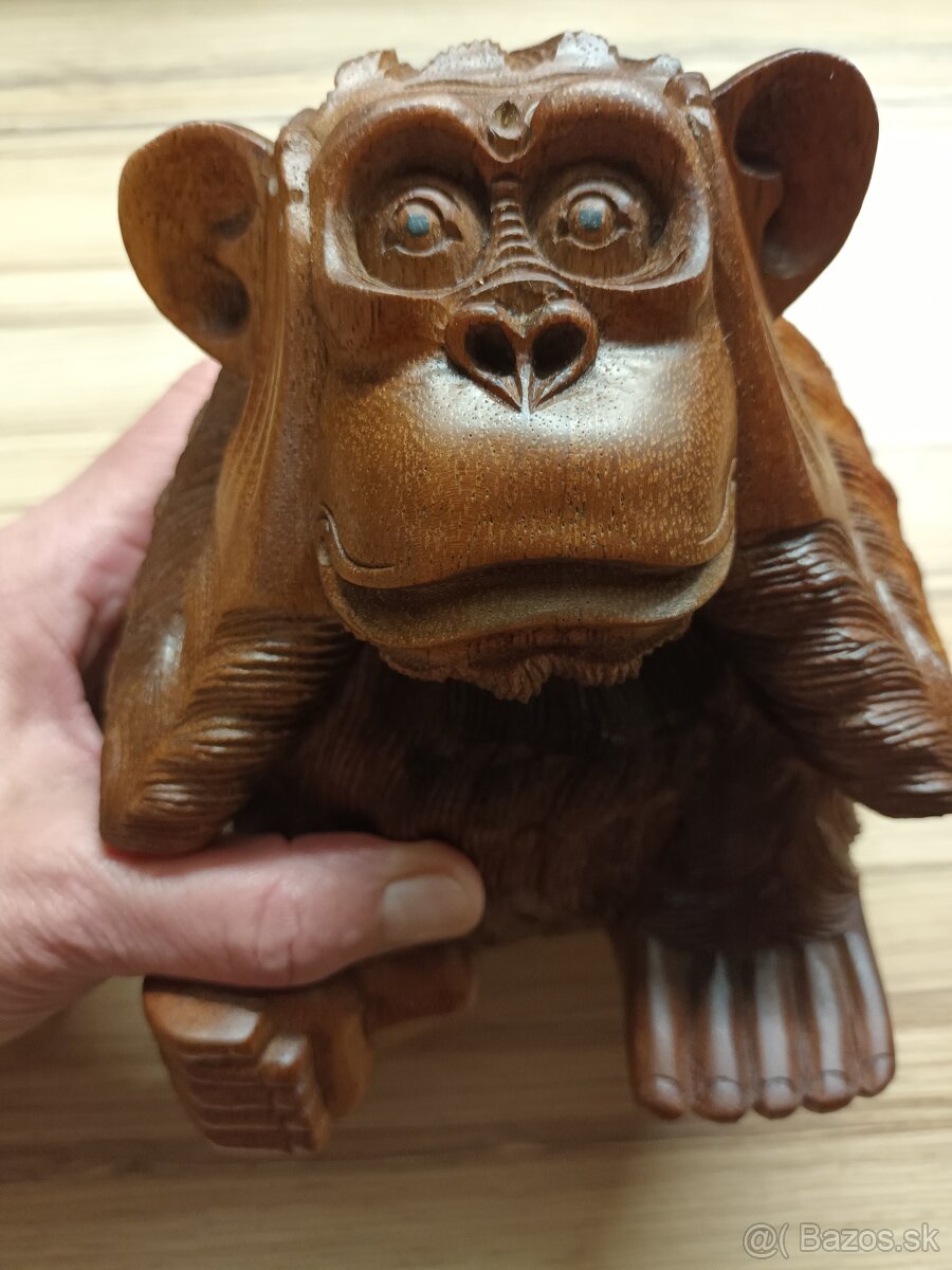 Drevená,ručne vyrezávaná soška OPICE z exotického dreva Suar - 2