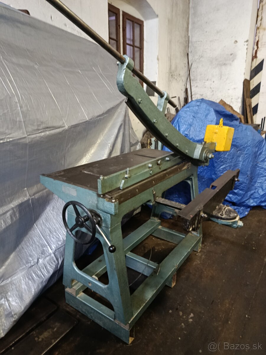 Tabulové nožnice NTP 1000/2. - 2