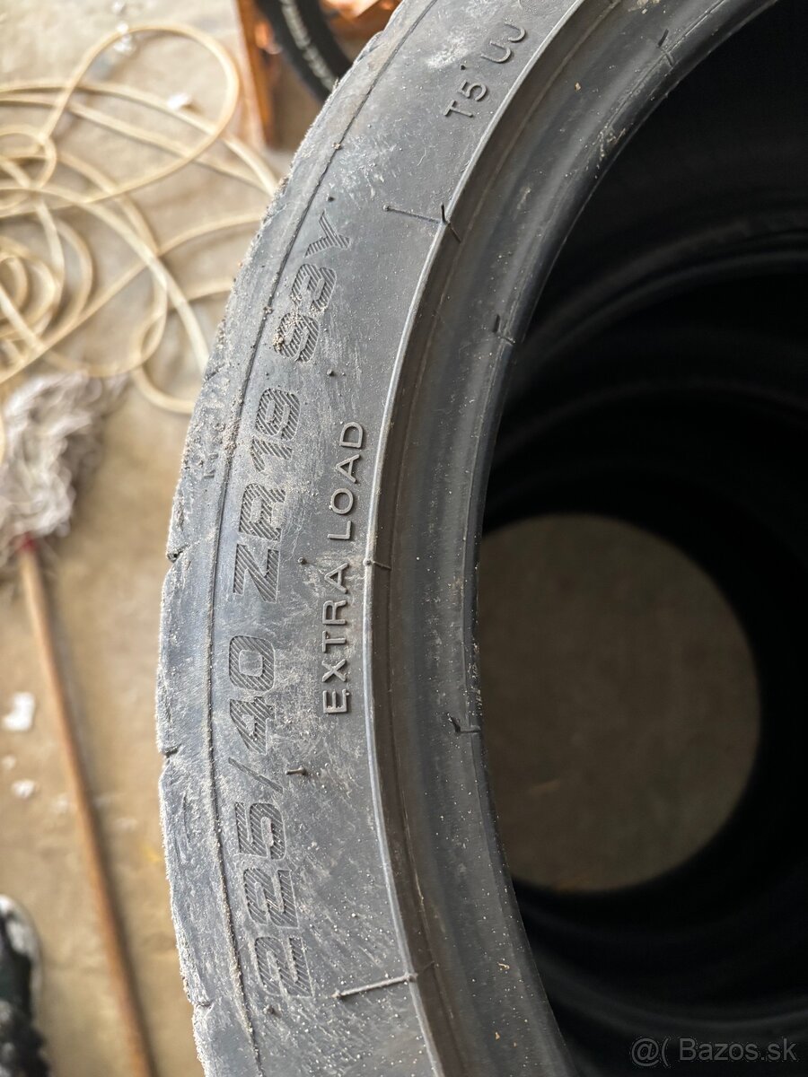 Letné pneu 225 40 r19 - 2