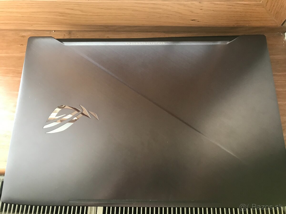 sasi a display 144hz z NTB Asus GL 703 - 2