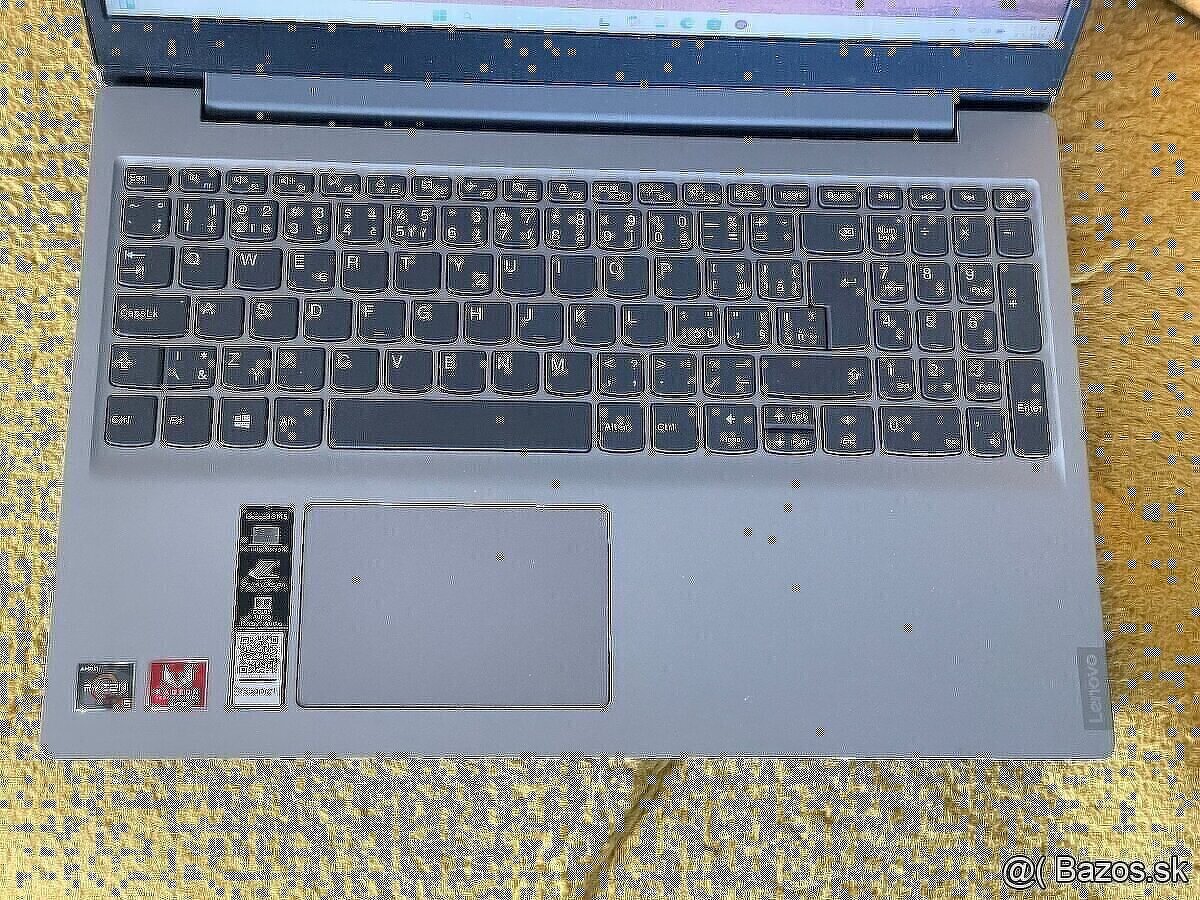 💻 Notebook AMD Ryzen 5 + Vega 8 | ako nový - 2