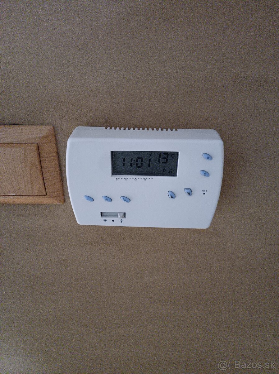 Predám programovateľné termostaty Hutermann 91F - 2