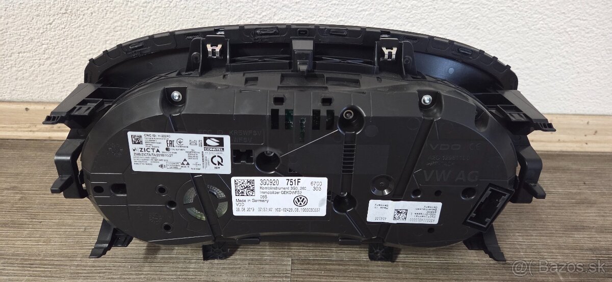 Tachometer budíky Volkswagen Passat B8 - 2