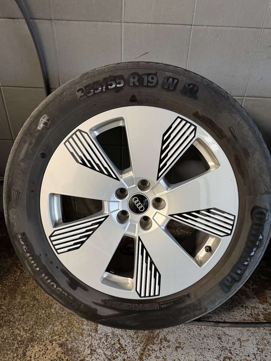 Audi Q8 e-tron - originál 19" alu disky - 2