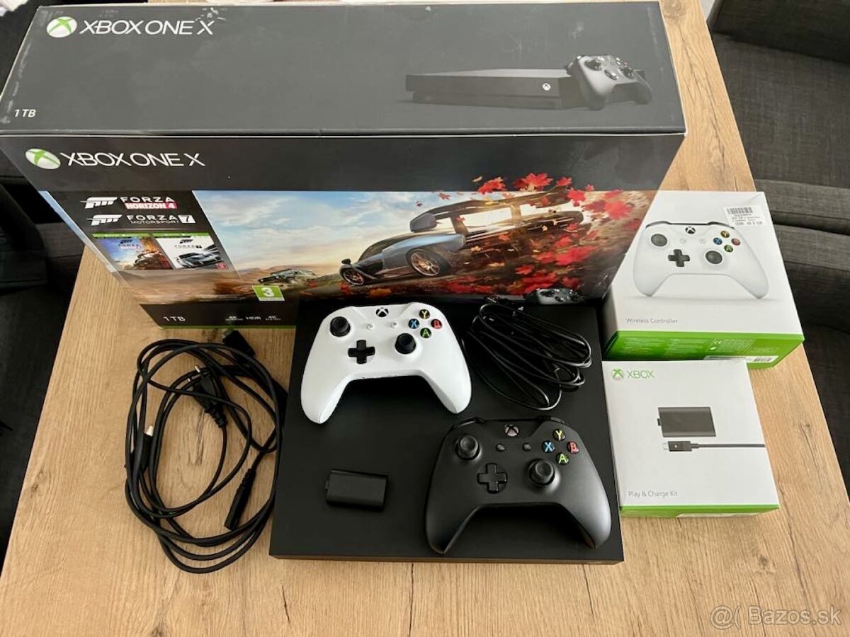 Xbox One X 1TB Komplet - 2
