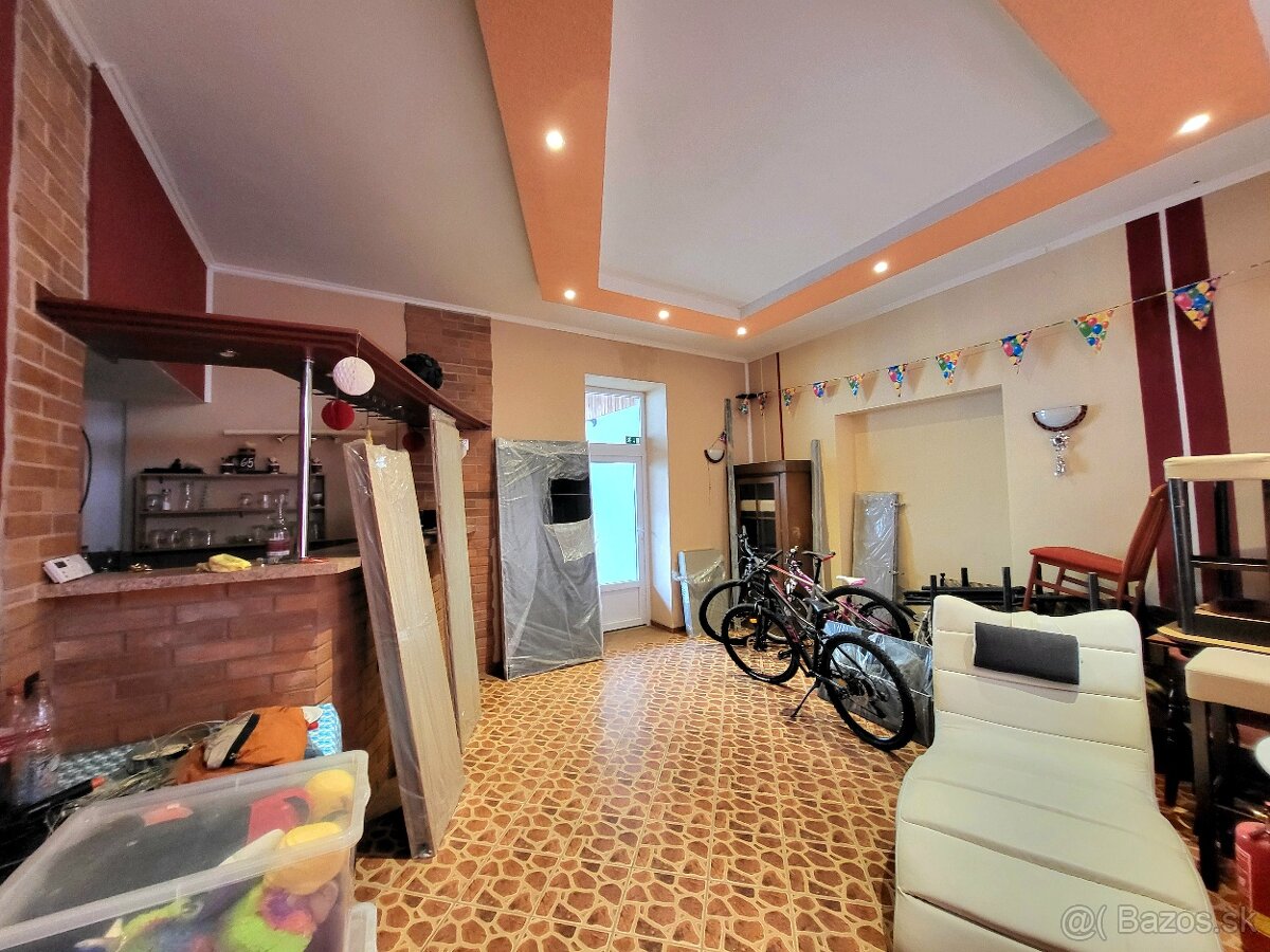 Rodinný dom na komerčné priestory pre ambulanciu a pod. - 2