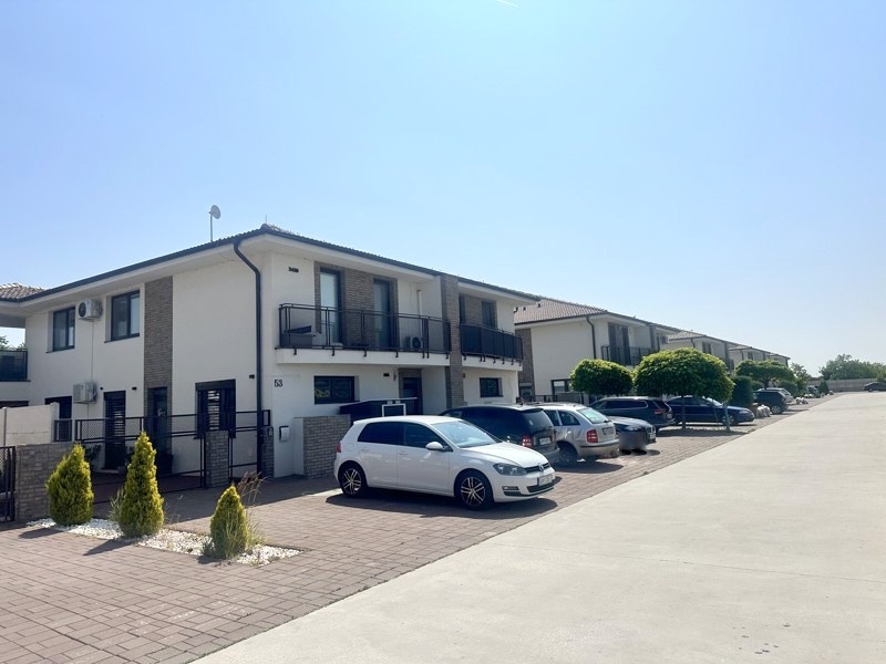 Novostavba 3 izbový byt 90,96 m2 s 2 terasami a parkoviskom - 2