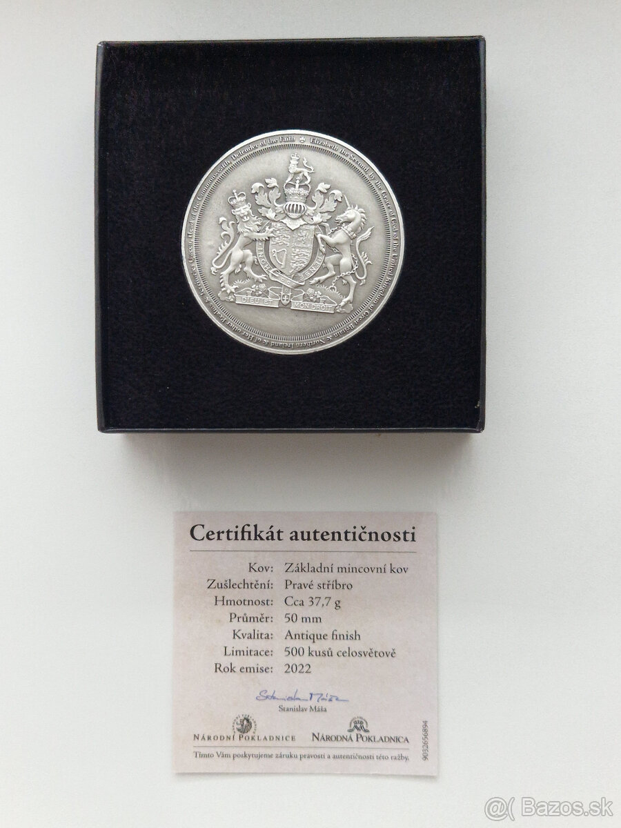 Kráľovná Alžbeta II. na pamätnej medaile - 2