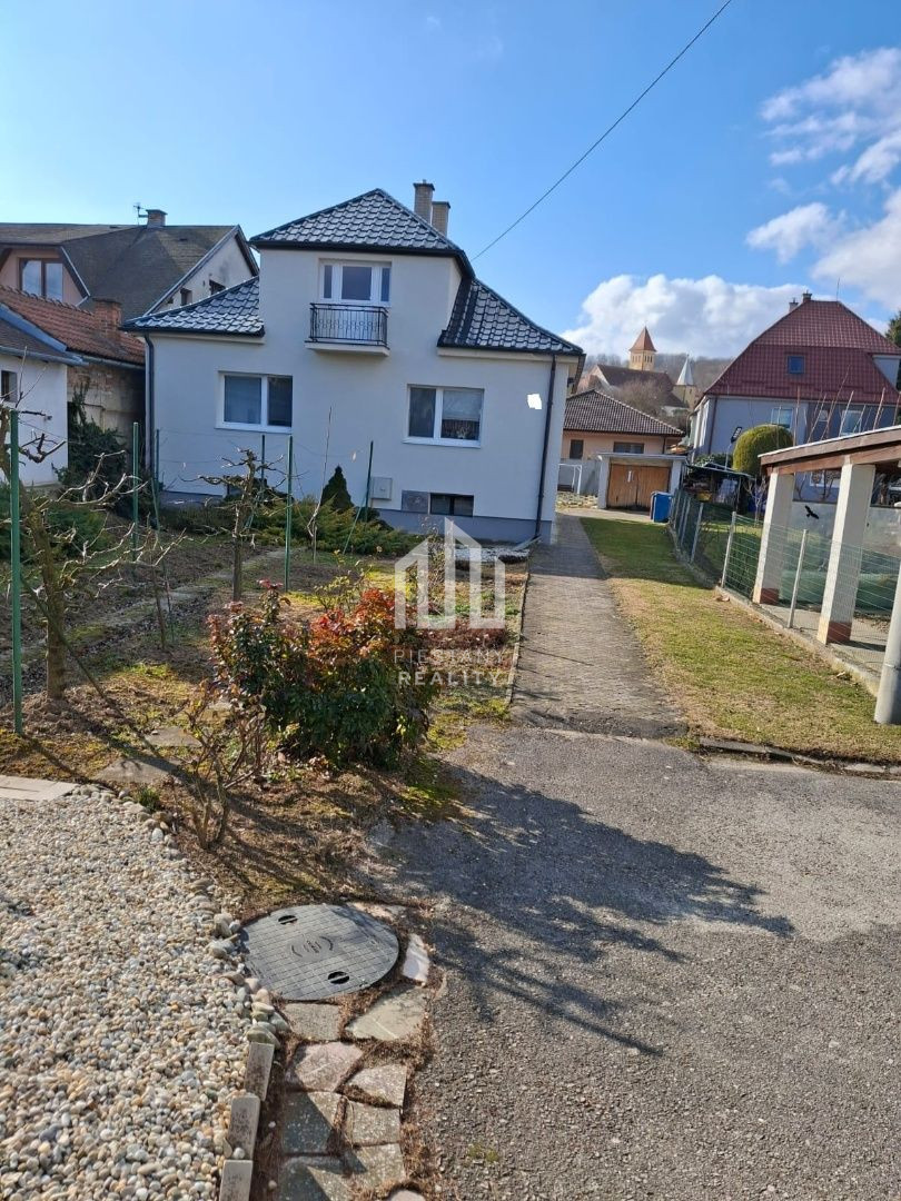 Na predaj 4i RD v obci Banka pri Piešťanoch - 2