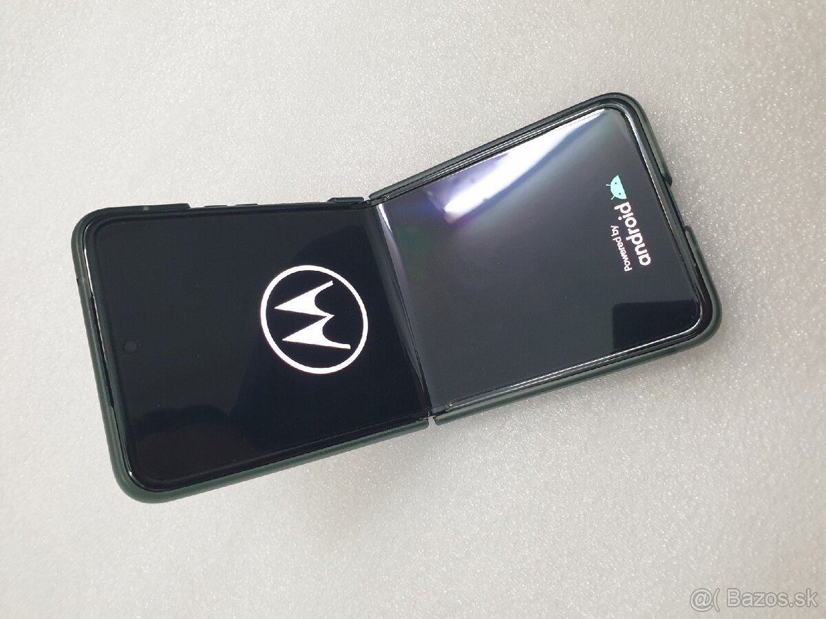 Motorola RAZR 40 - 2