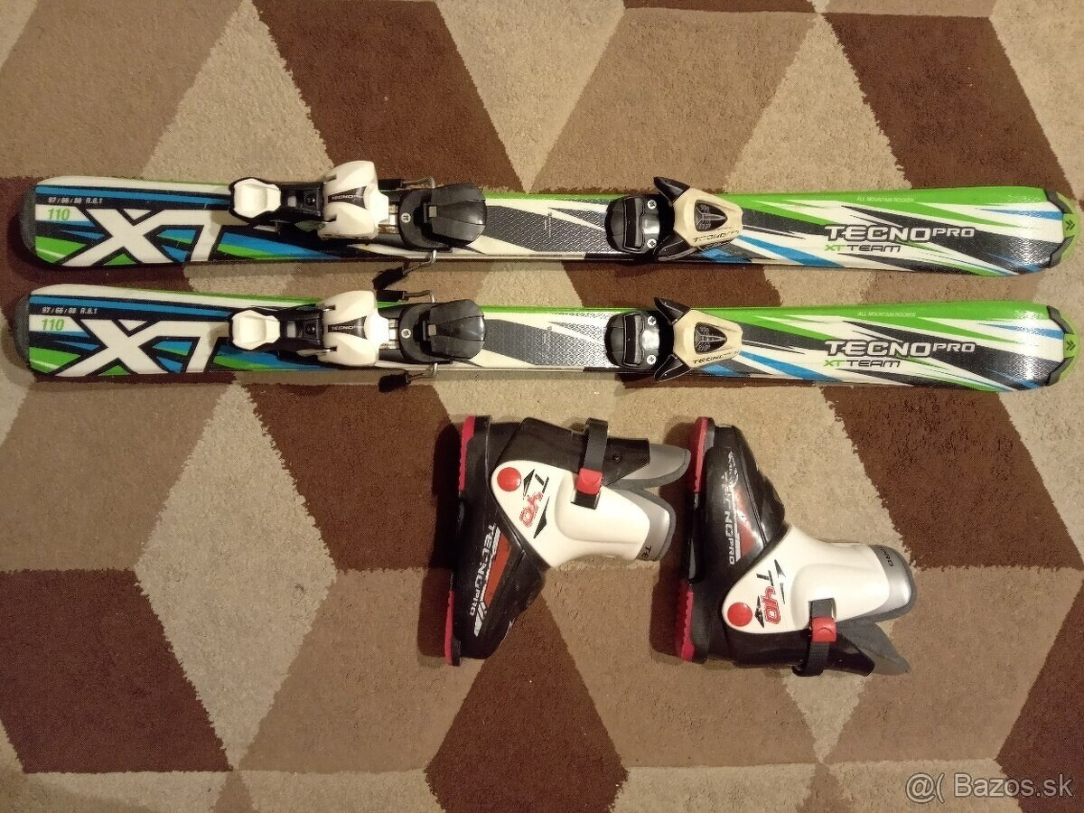 Lyže, lyžiarky, prilba - 2