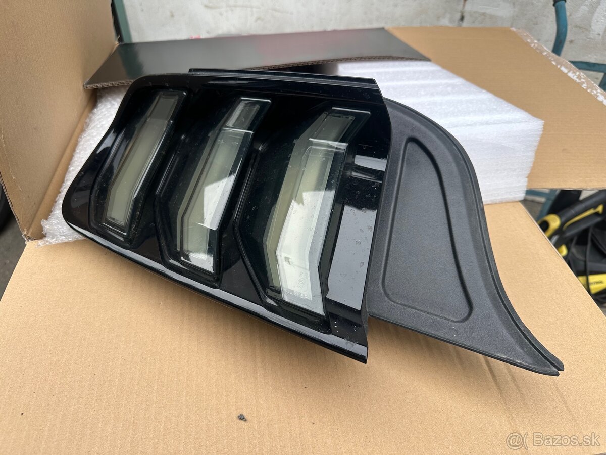 Ford mustang zadné svetlo - 2