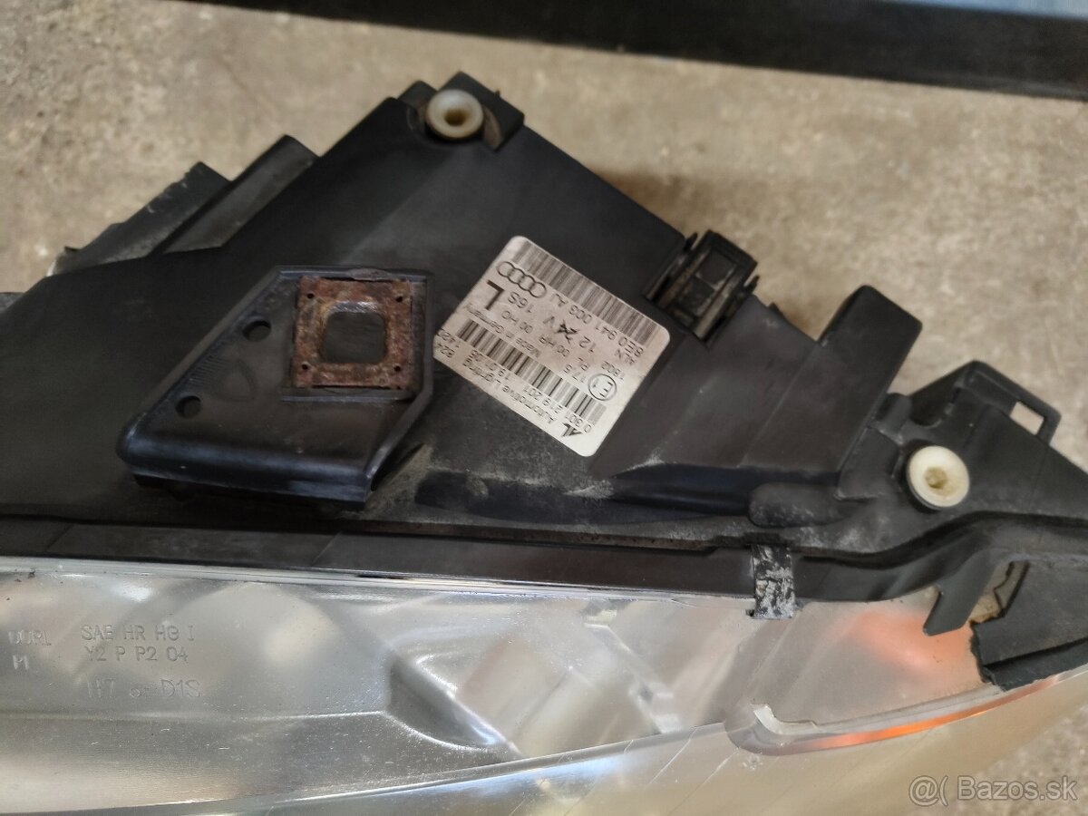 Ľavé predné halogénové svetlo Audi A4 B7 - 2