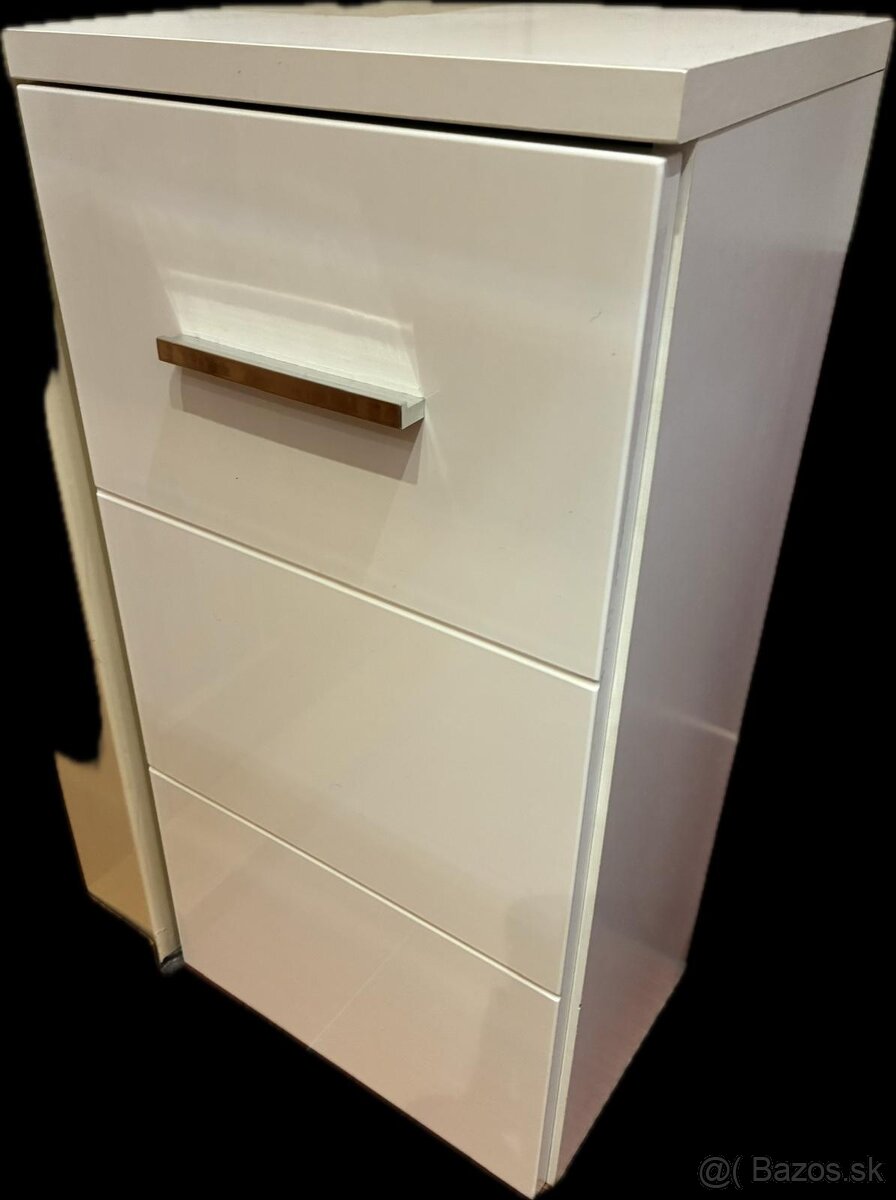 Skrinky do kupelne - 2