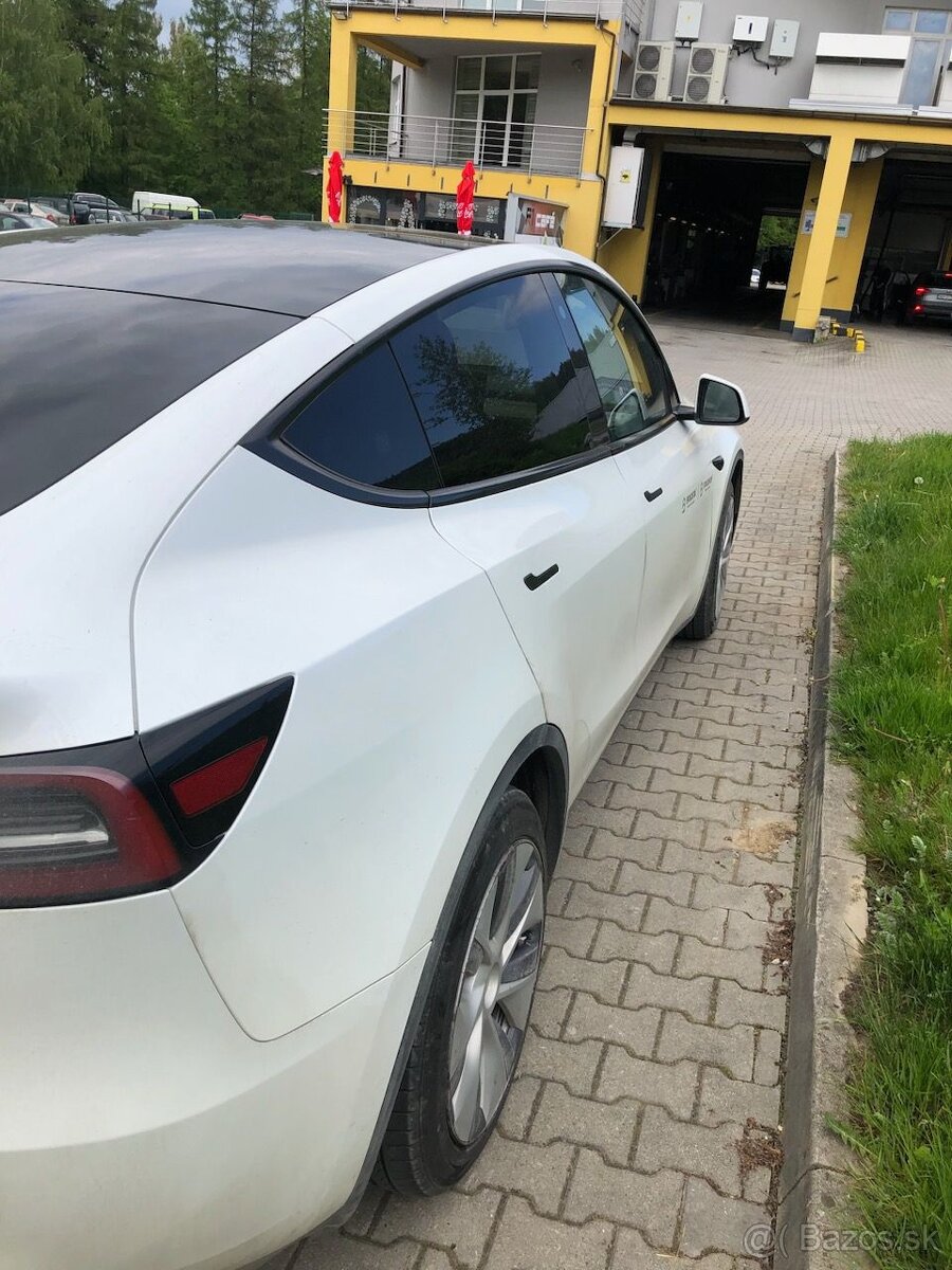 Prenájom Tesla Model Y - 2