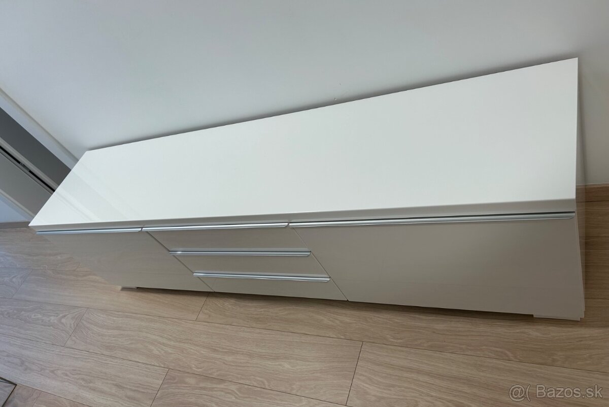 komoda pod TV - 2