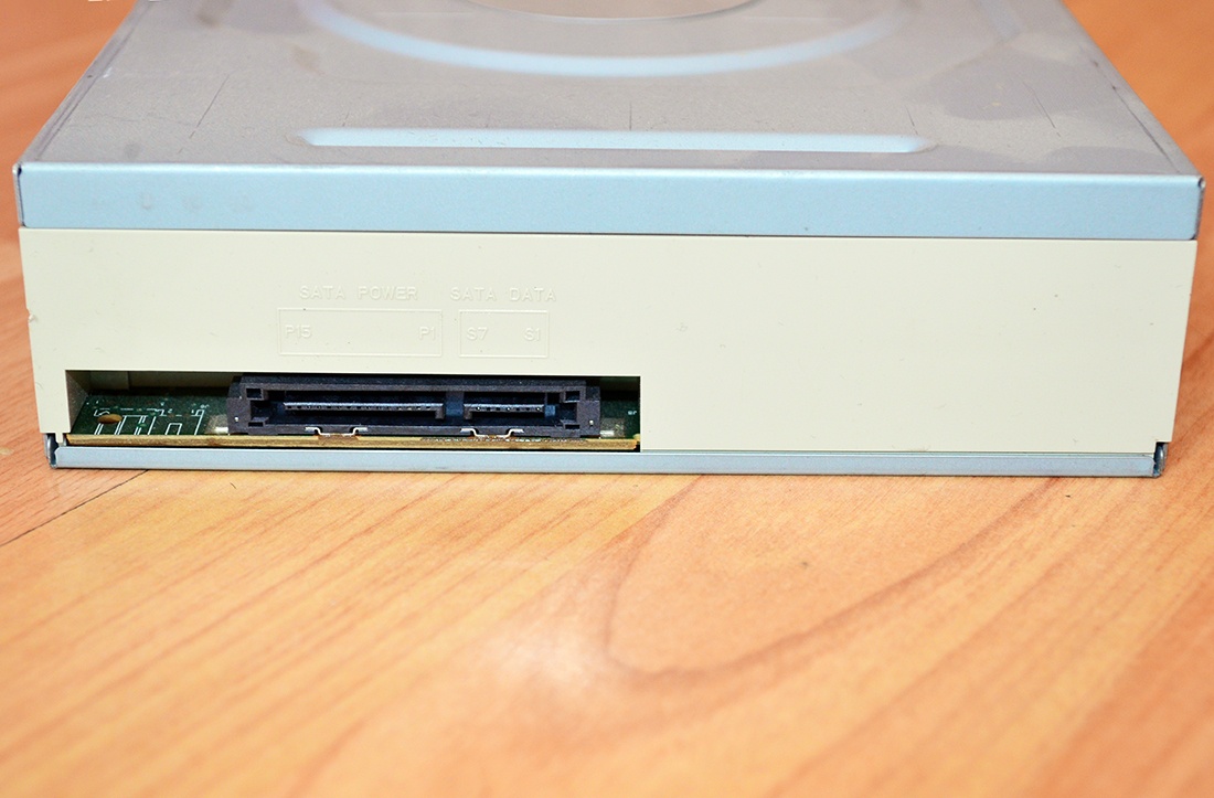 DVD mechaniky Philips SATA a Sony IDE - 2