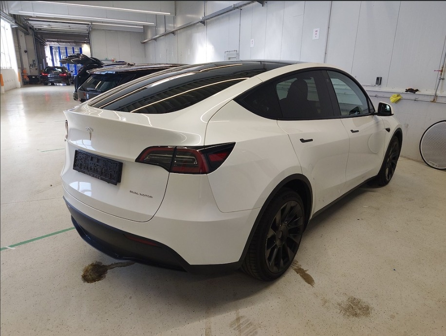 Tesla Model Y 2023 LR SoH 92 % / servis 5 ročná záruka / - 2