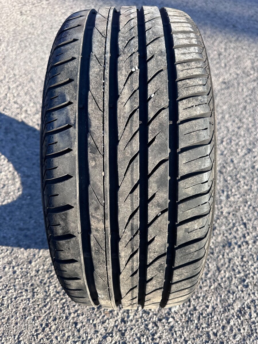 R18 225/40 - 2