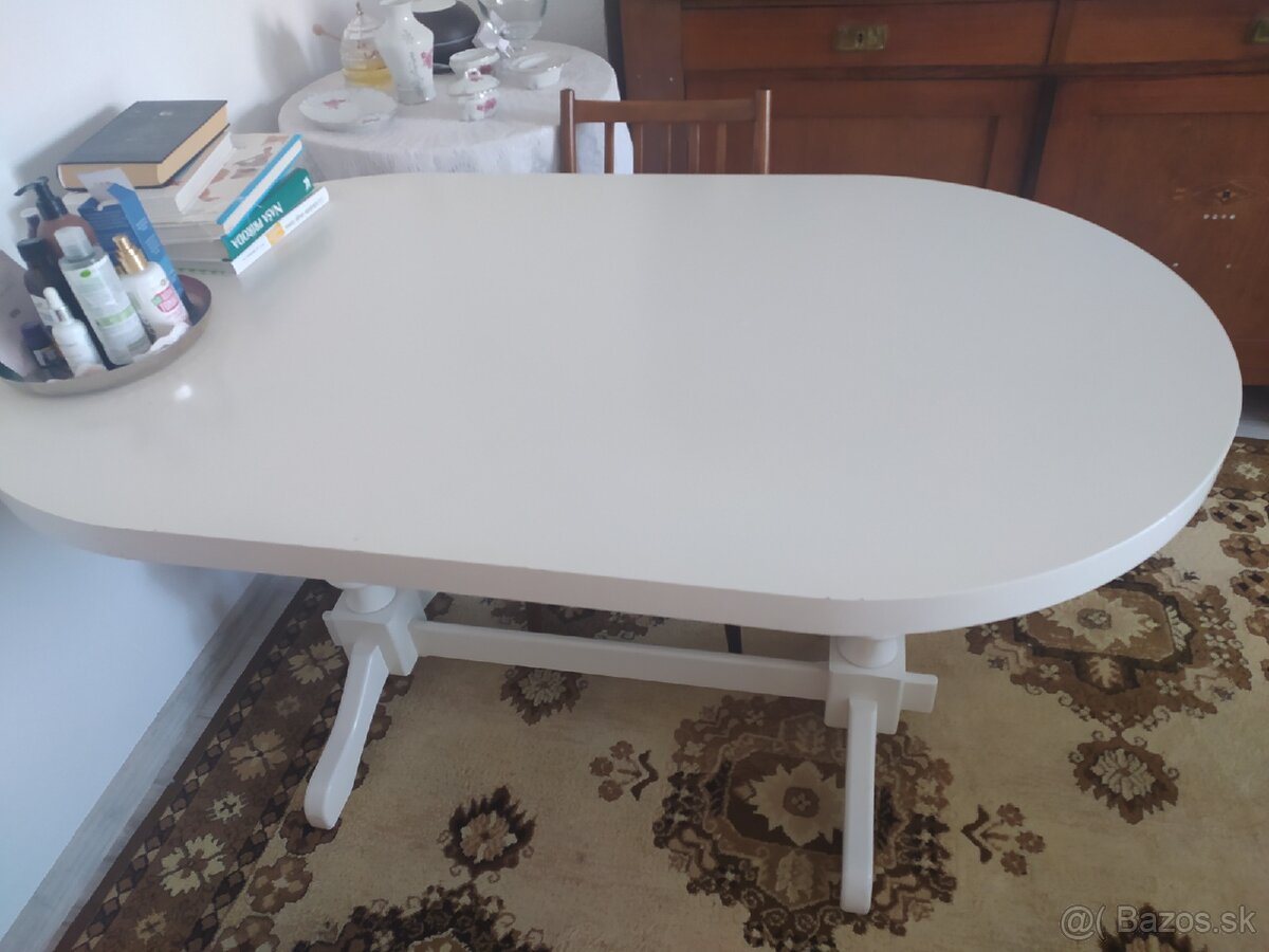 Ovalny stol, masiv, biely. - 2
