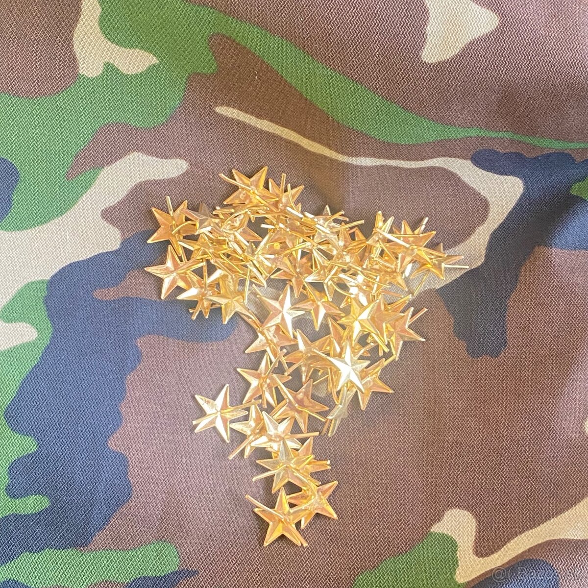 odznaky vojenske , nášivky , šnúry - 2