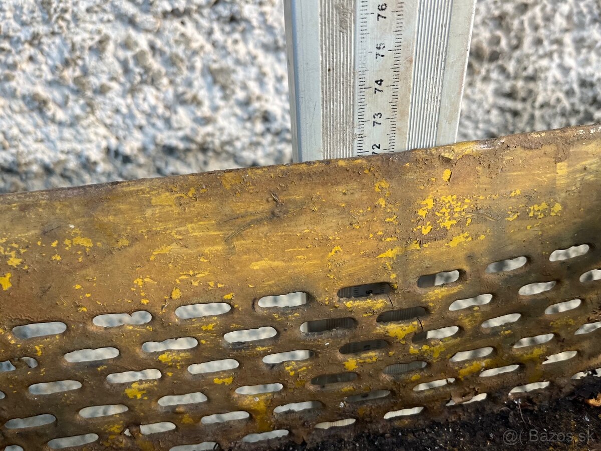 Kovový stojan na kvety - 2