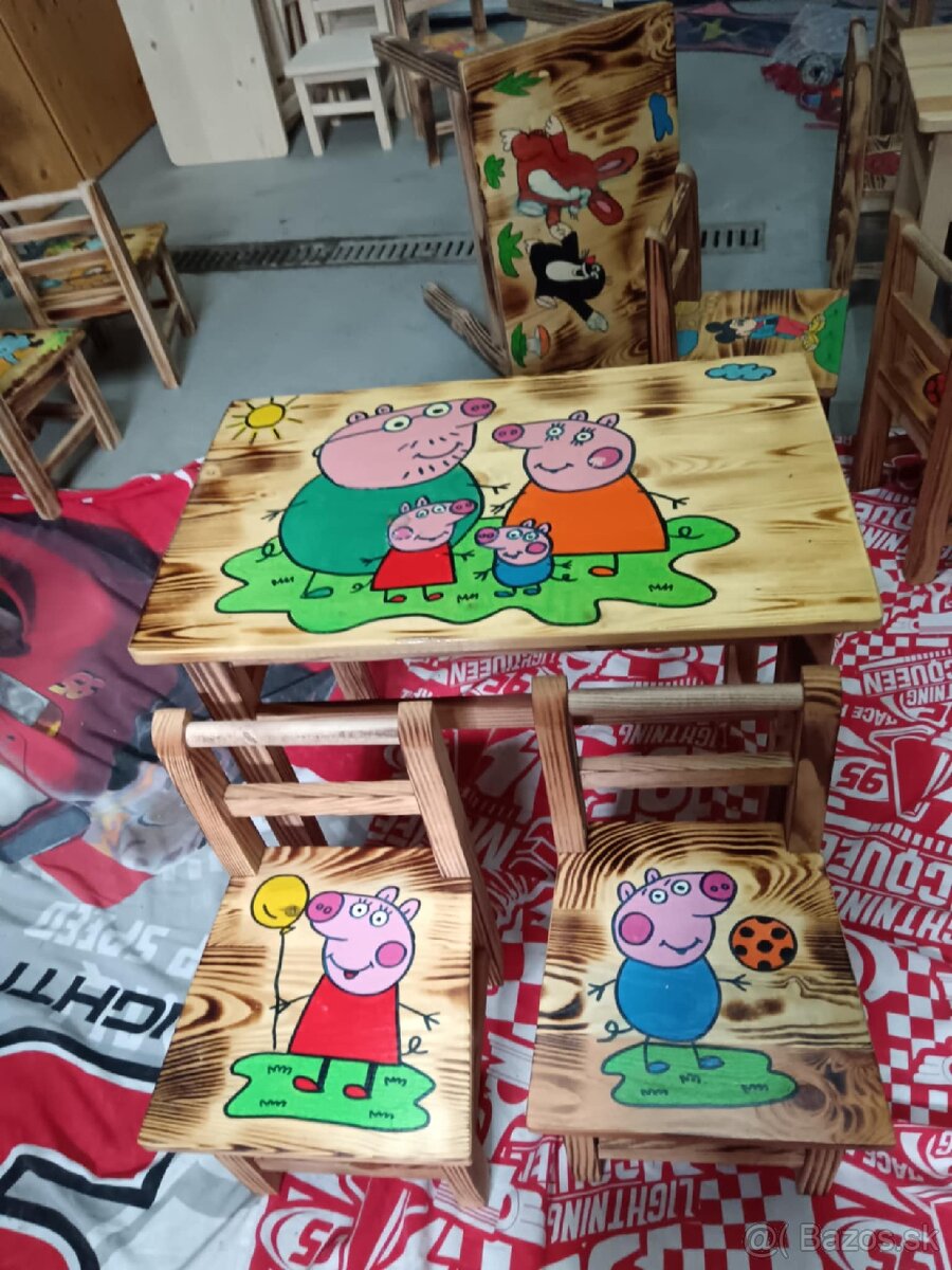 Drevený stolík so stoličkami - 2