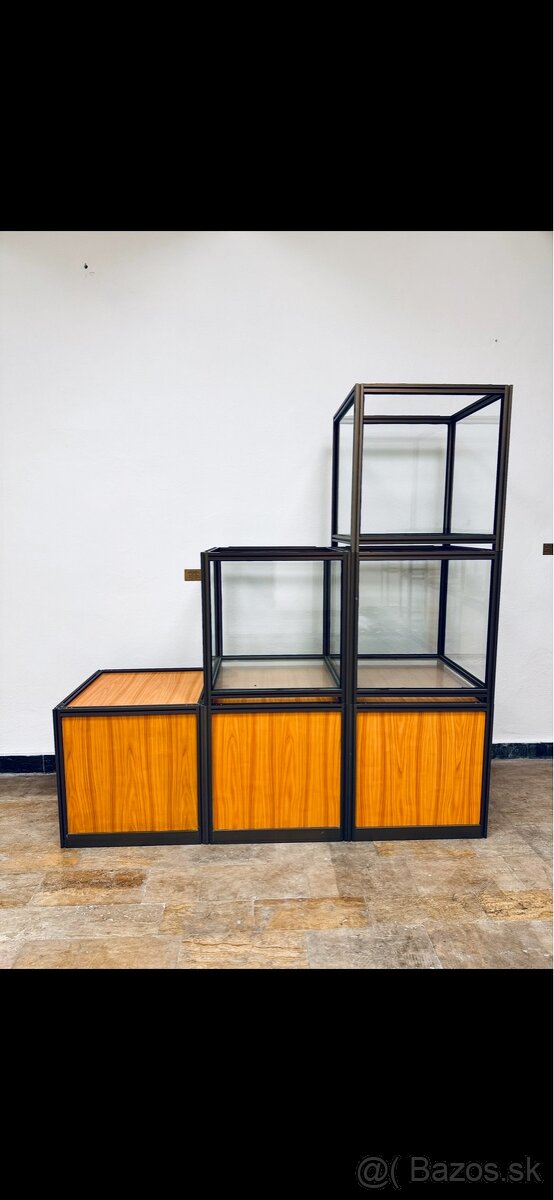 sklené vitríny - 2