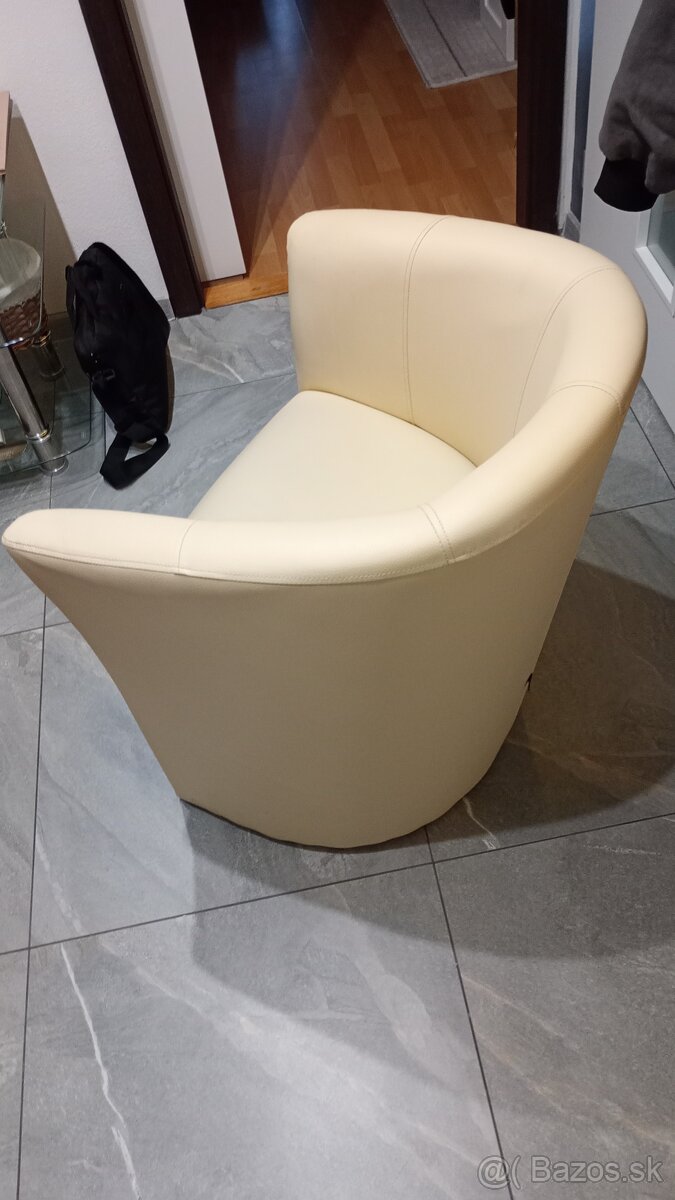 Predám pohodlné kreslo vanilka - 2