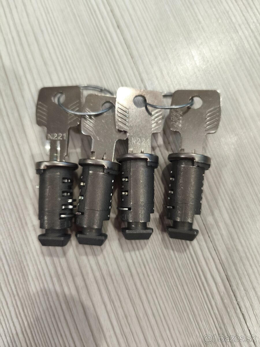 Predam kluce a zamky thule cislo n221 4ks - 2